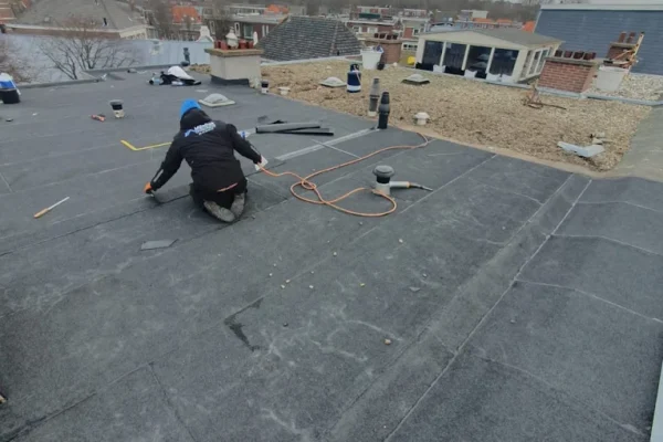 Bitumen dak aanbrengen - Almere