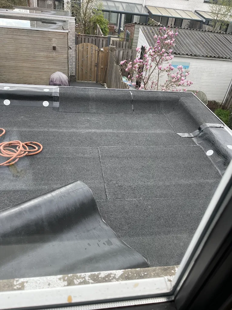 Dakbedekking EPDM bitumen - bijna afgerond bitumen dak