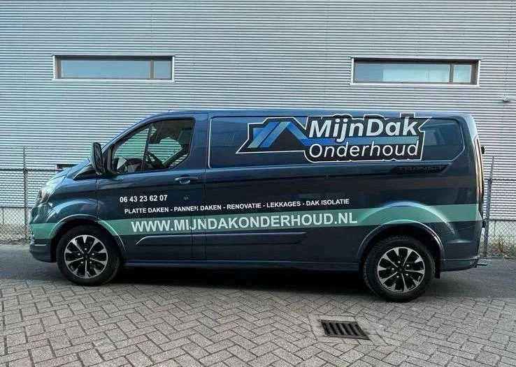 Bedrijfsbus van MijnDakOnderhoud