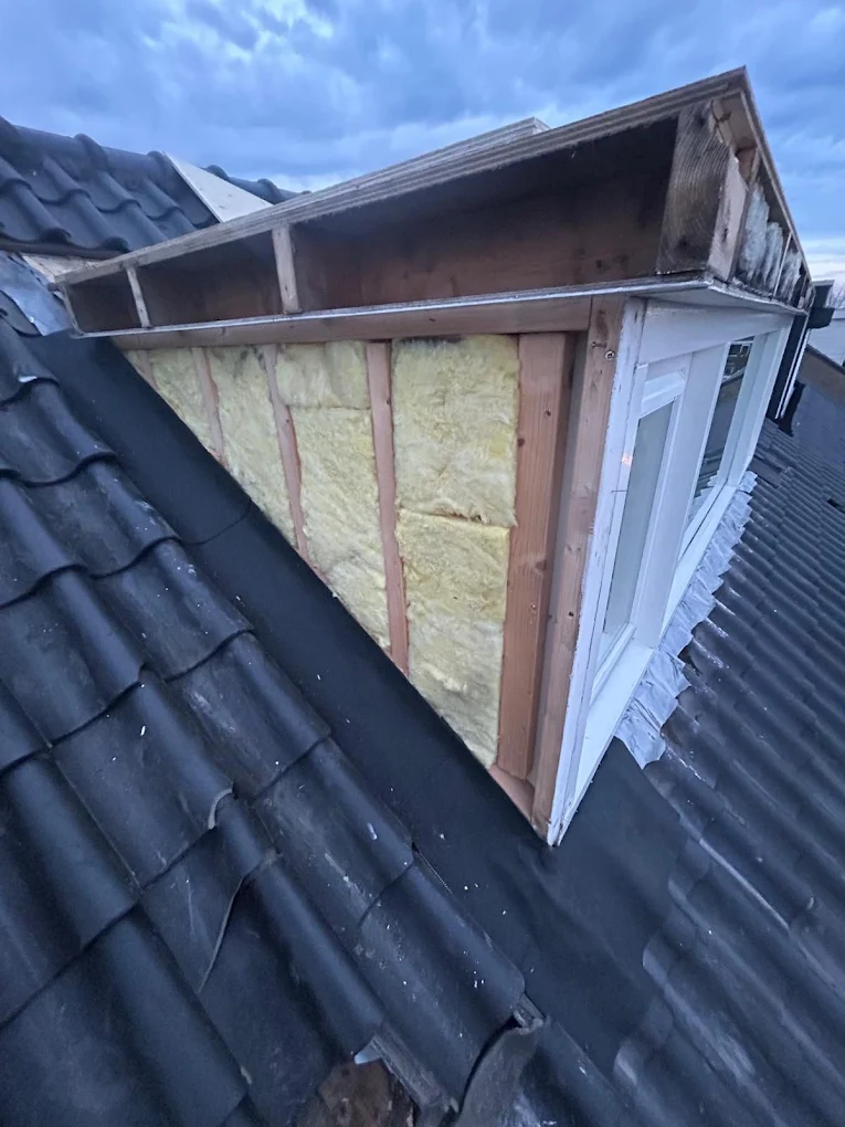 Reparatie aan zijkant van dakkapel