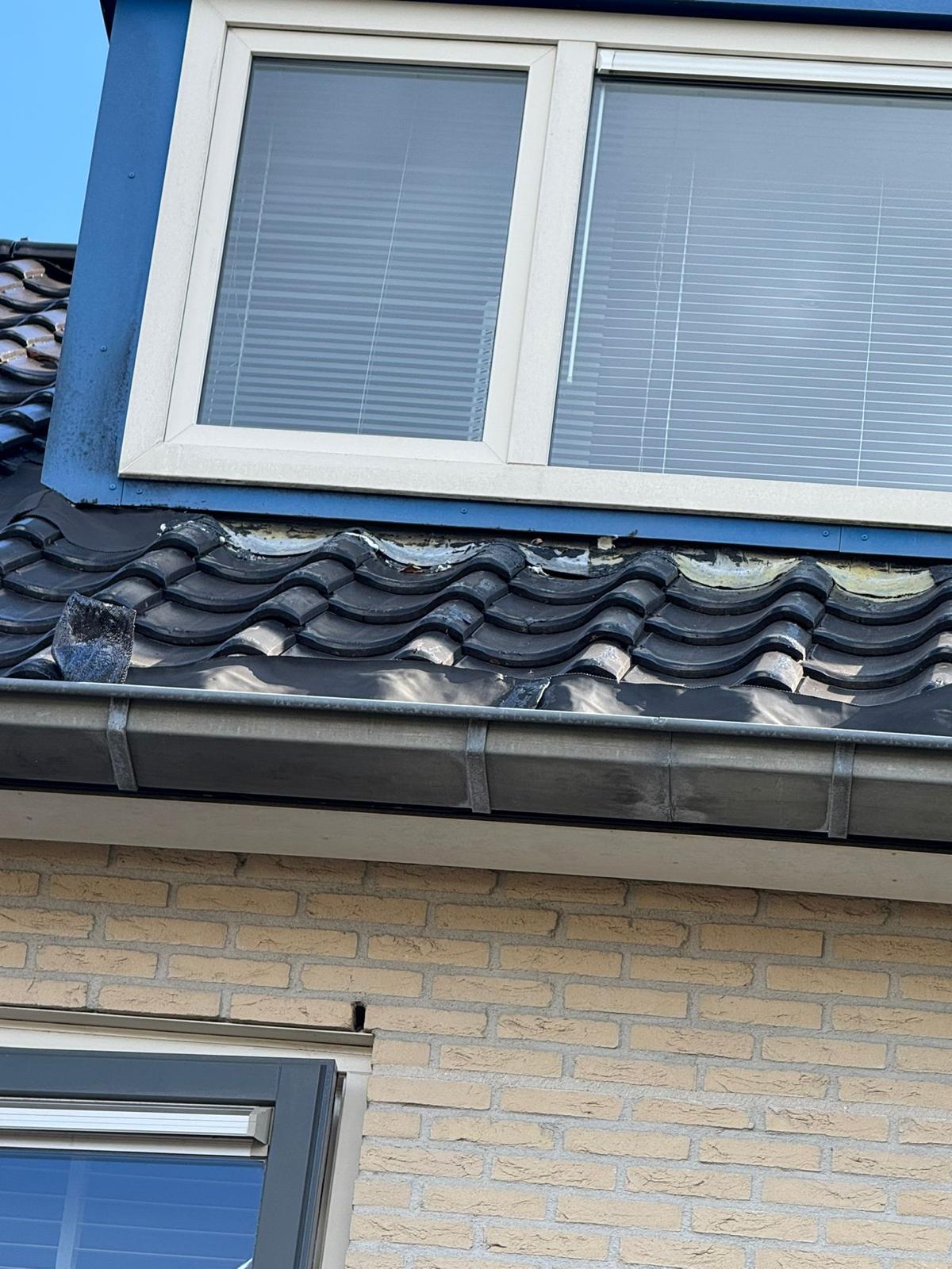 Detail van loodwerk aan zijkant dakkapel